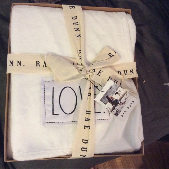 Rae Dunn White Plush Throw - Picture 1 of 3